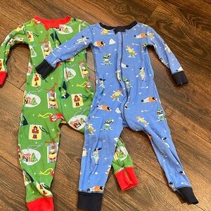 Beaufort Bonnet Co size 2T Christmas Zip up pajamas.